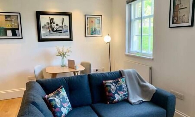 Reading Apartment | Kensington Apartment: Perfect for 3 with Free Parking & Wi-Fi