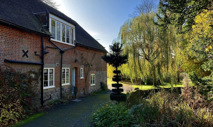 Hollingbourne Cottage | Kentish Oast: Cozy Cottage with Pool in Serene Grounds