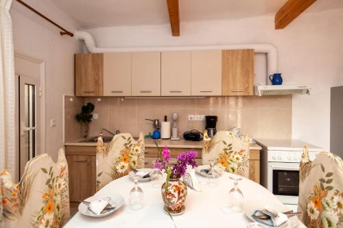 Vizari House | Family-Friendly Kentrochori Mountain View House – 10/10 Rated