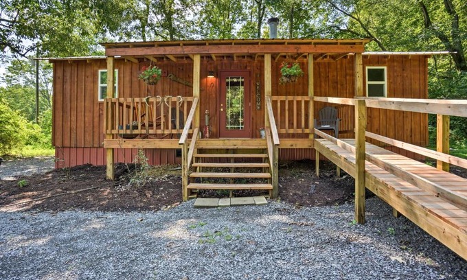 New Concord House | Explore Kentucky: Cabin with Fishing Ponds & Trail Access