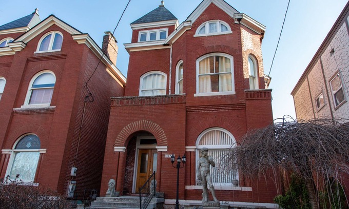 Old Louisville House | Discover the Victorian Mansion Near Churchill Downs