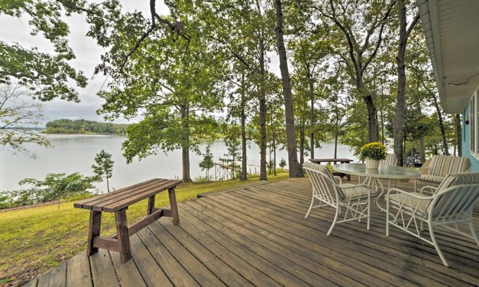 New Concord House | Cozy Kentucky Lake Cabin with Private Dock & Fire Pit