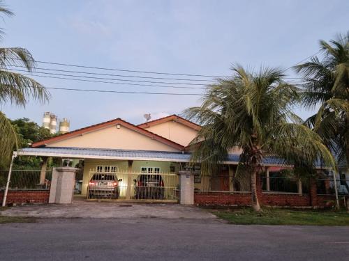Lutong House | Discover Kenyalang Lutong Homestay: Family-Friendly Retreat