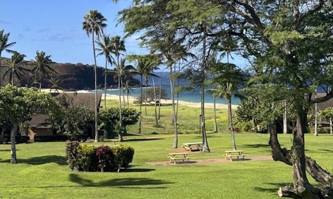 Maunaloa Condo | Beachfront Bliss: Ocean Views & Steps to Kepuhi Beach