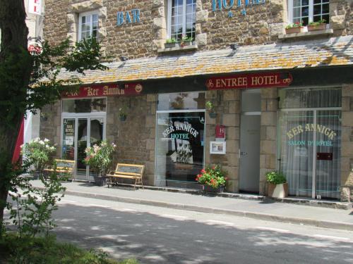 Rocabey - Alsace - Gare Hotel | Ker Annick: Pet-Friendly Retreat with Pool and Hot Tub