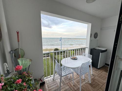 Saint-Pierre-Quiberon Apartment | Oceanfront Escape at Ker Lafranec'h - Family Friendly Retreat