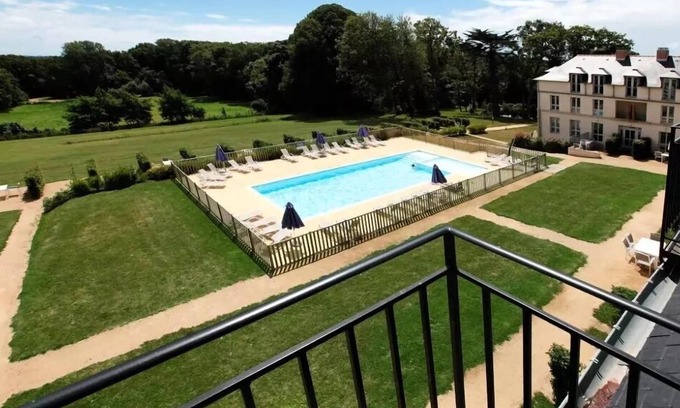 Baden Apartment | Relax at Kergonano: Pool, Spa & Private Parking Awaits