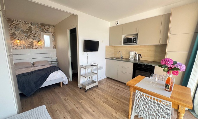 Le Conquet House | Inviting Kermorvan Holiday Home for 2 in Le Conquet