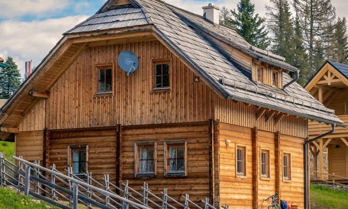 Albeck Cabin | Relax at Kernmayerhütte: Family-Friendly Retreat with Spa