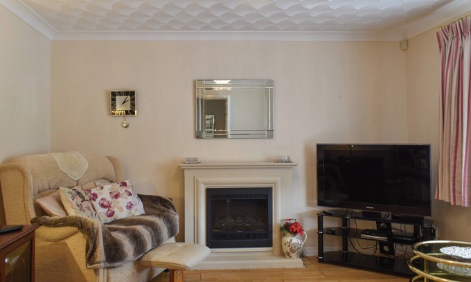 Liskeard Cottage | Oceanfront 3-Bedroom Retreat in Liskeard with Breakfast