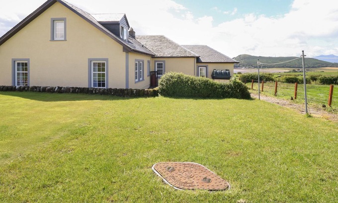 The Cumbraes Cottage | KERRYTONLIA COTTAGE, family friendly in Rothesay, Isle Of Bute
