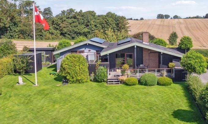 Ronde House | Oceanfront Escape at "Kerstin" - Steps from the Beach