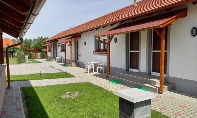 Hegyko Apartment | Impressive Kertész Apartmanok: Pool, Hot Tub & Family-Friendly