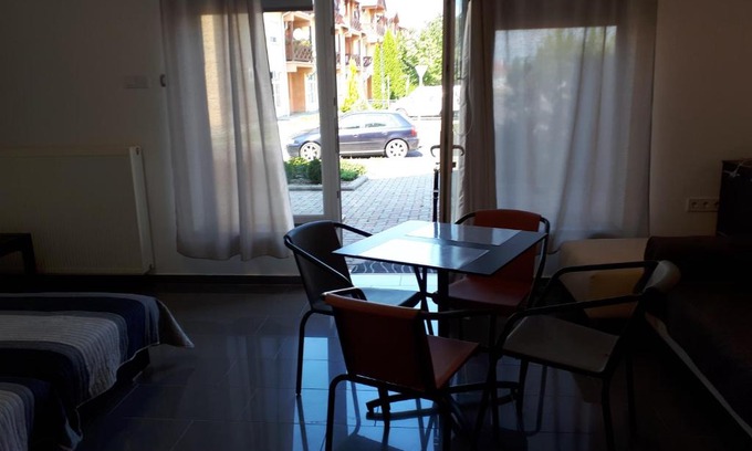 Tiszaujvaros Apartment | Top-Rated Kertvárosi Apartman II with Family-Friendly Amenities