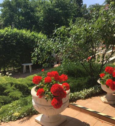 Matyasfoeld Villa | Family-Friendly Kertvárosi Családi Ház with Ocean View & Pool