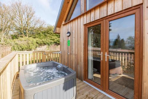 Newton Stewart House | Relax at Kestrel Lodge 3 with Hot Tub & Pet Friendly Perks