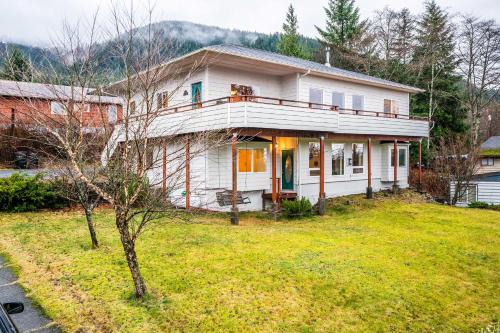 Ketchikan House | Scenic Ketchikan Home with Bay Views & Hiking Trails