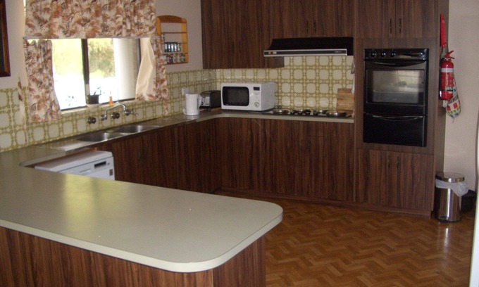 Melville House | Kev's Place: Pet-Friendly Retreat Steps from the Beach