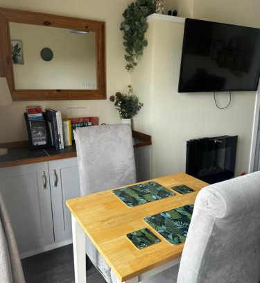 Finstown Apartment | Top-Rated Kevara Self-Catering: Ideal for Families