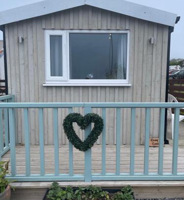 Finstown Apartment | Exceptional Kevara Shepherds Hut: Family-Friendly Retreat