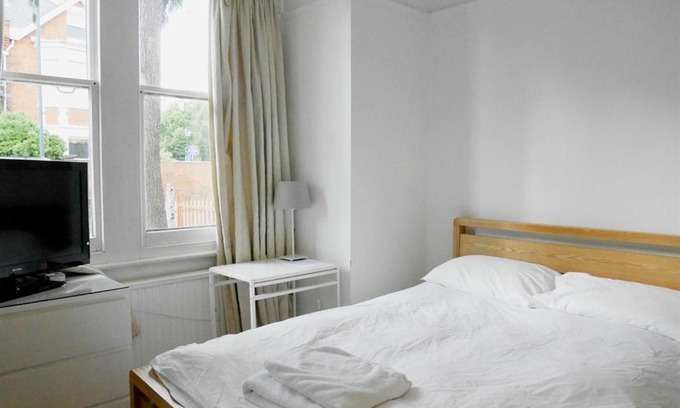 Kew Apartment | Comfortable Kew Studios and Rooms - Child Friendly Retreat