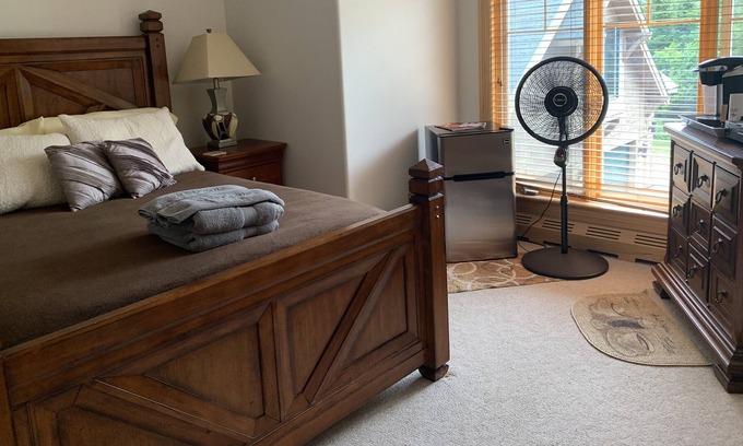Allouez Resort | Keweenaw Castle Resort: The Cubby Suite on the Shore of Lake Superior