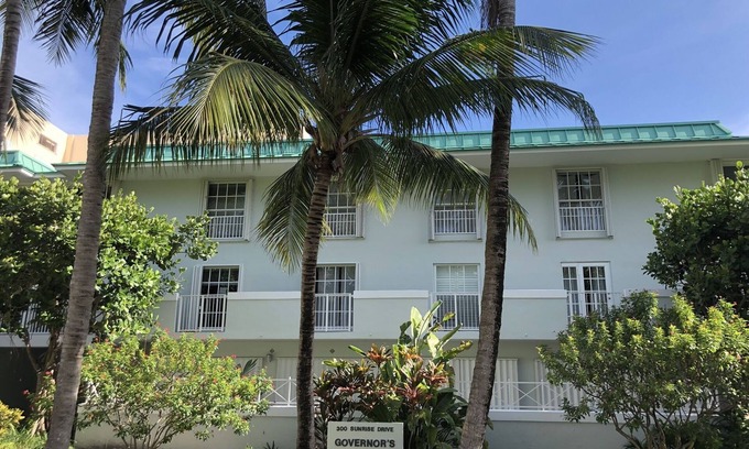Key Biscayne Condo | Cozy Key Biscayne Condo Steps from the Beach & Pool Access