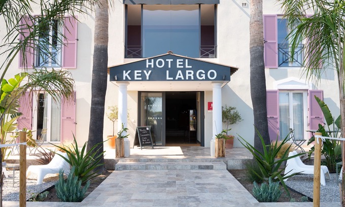 Bandol Hotel | Oceanfront Key Largo with Breakfast and Family Amenities
