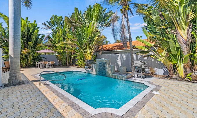 Siesta Key House | Key Life Living: Private Heated Pool Near Crescent Beach