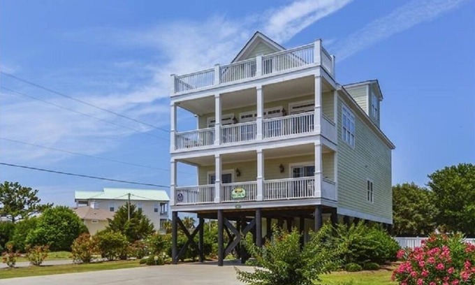 Inlet Harbour House | Unforgettable Key Lime Pie Home: 8 Beds, Pool & Spa!