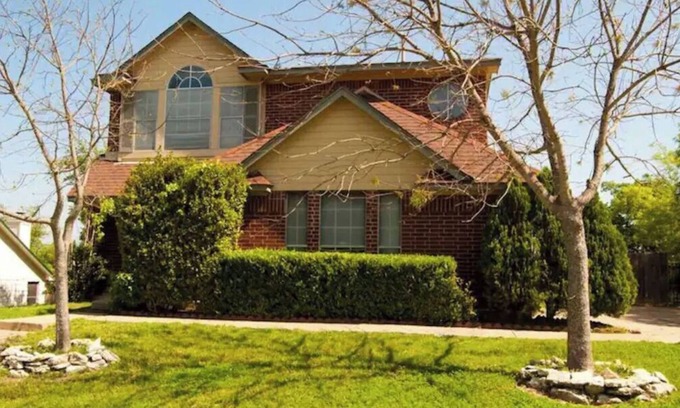 West Oak Hill House | Relax at Key to Hill Country Austin with Spa & Breakfast