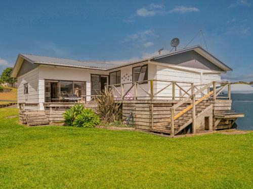 Whangapoua House | Relax at Key to Whangapoua - Family-Friendly Getaway