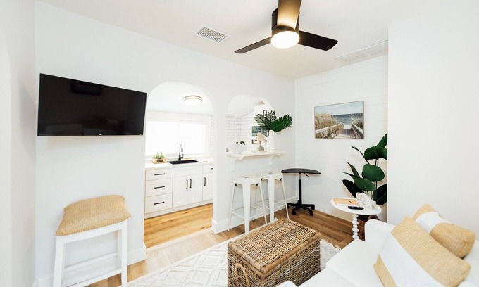 Historic Uptown Apartment | Discover Key West Charm in Vibrant St. Petersburg