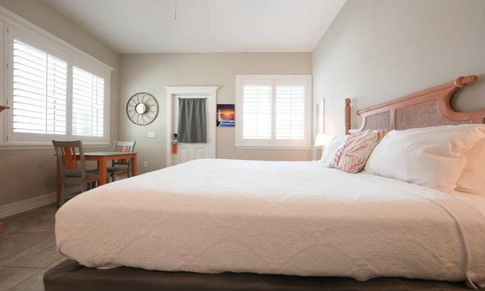 Dunedin Cottage | Relax at Key West Style Cottage with Pool and Hot Tub