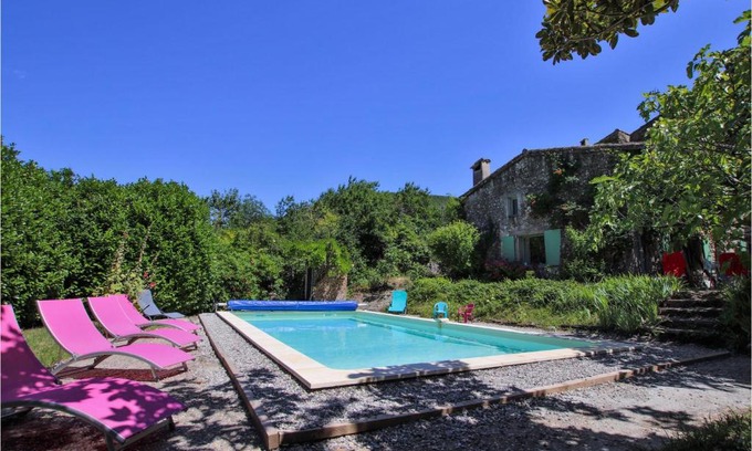 Cliousclat House | Pet-Friendly Stay at Keyaerts with Pool & Family Amenities