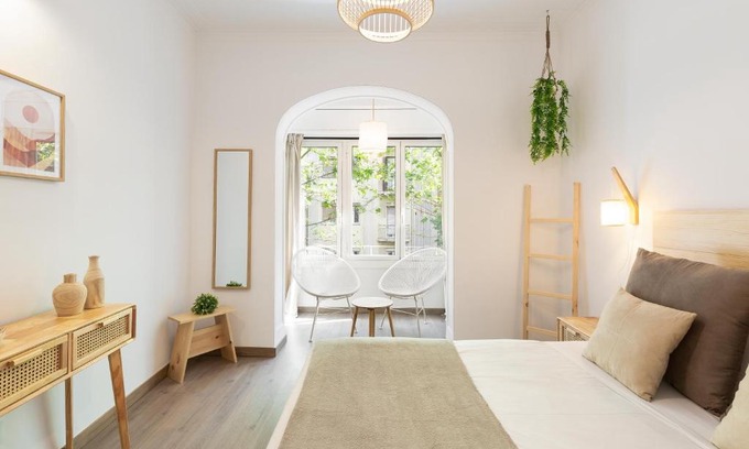 La Sagrada Familia Apartment | Cozy Key Family Home - Guest Rated 9.5/10 & Child-Friendly