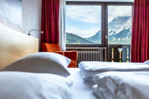 Lermoos Hotel | Discover Loisach Smarthotel: Pet-Friendly & Spa Getaway