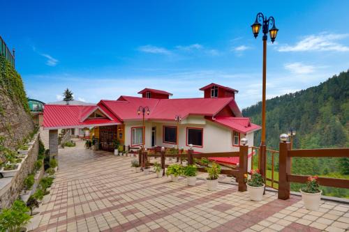 Shimla Hotel | Elegant Queen Himya Resort with Spa and Hot Tub Awaits