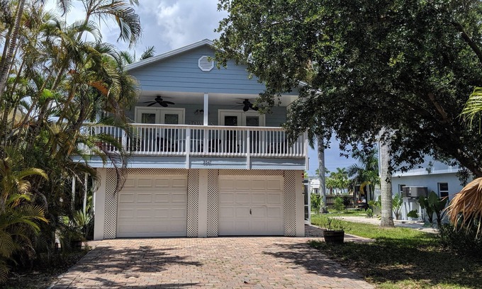 East Naples House | Elevated Keys Stilt House with Ocean Views & Pet-Friendly Perks