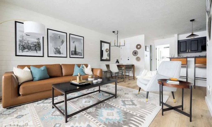 Lakeside Village Condo | Scenic Lakeside Condo with Pool, Hot Tub & Mountain Views