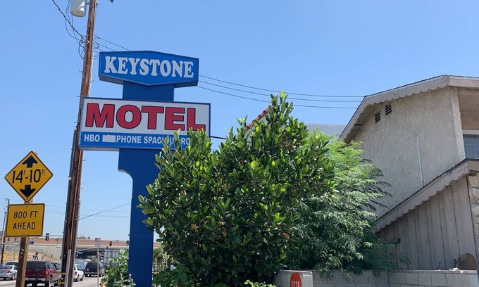 Norwalk Hotel | Cozy Keystone Motel: Family-Friendly with Breakfast Included
