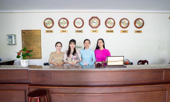Vi Thanh Hotel | Discover Khách Sạn Bông Sen: Pet-Friendly with Pool Access