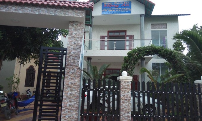 Ninh Hai Hotel | Discover Khách sạn Mộng An: Family-Friendly with Ocean Views