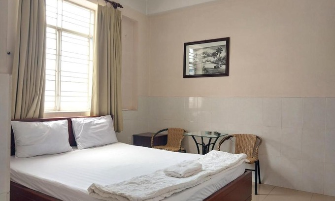 Binh Tan Hotel | Discover Relaxation at Khách sạn Mai Hoàng 2