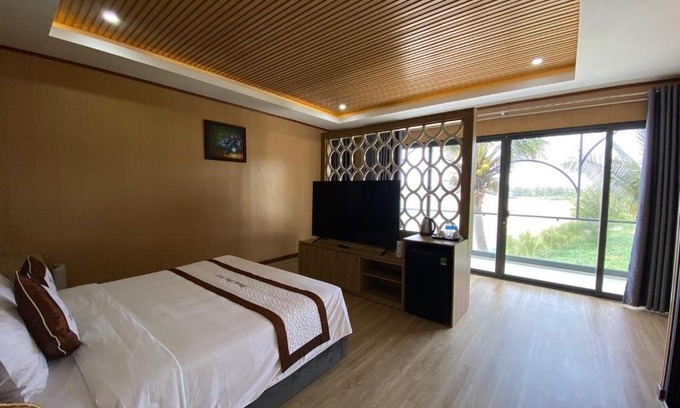 Tuy Phong Hotel | Ocean View Retreat at Khách sạn - Nhà hàng Hoàng Phúc