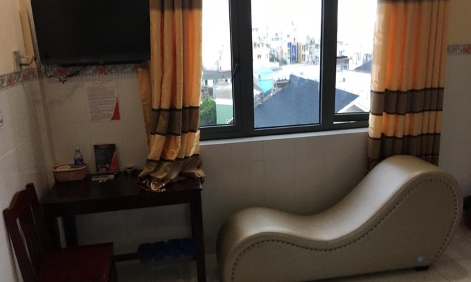 Long Xuyen Hotel | Discover Thanh Xuân Hotel: Pet-Friendly with Great Amenities
