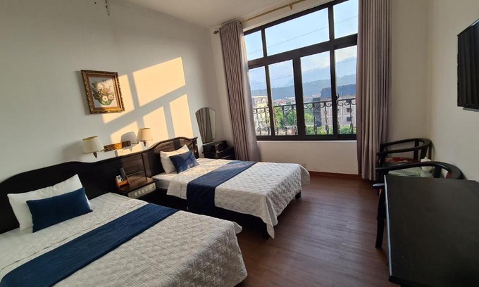 Lao Cai Hotel | Budget-Friendly Stay at Khách Sạn TOKYO with Breakfast