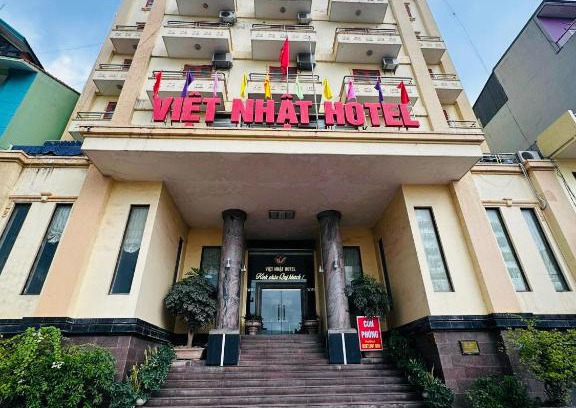 Mong Cai Hotel | Discover Comfort at Khách Sạn Việt Nhật with Hot Tub & Breakfast