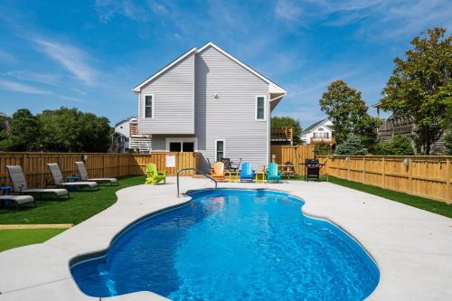Kitty Hawk House | Experience KH195 Just Wright: 4-Star Haven with Pool & More