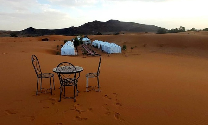 Taouz Bed & Breakfast | Desert Retreat: Khamlia Luxury Camp with Spa & Breakfast